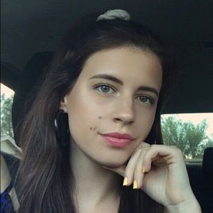 Meet your Posher, Ana